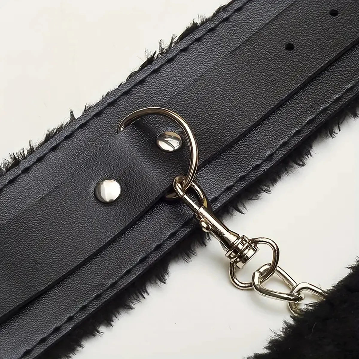 Black plush bondage sex handcuffs sex toy, adult bondage accessories, soft bondage suitable for couples' sex accessories